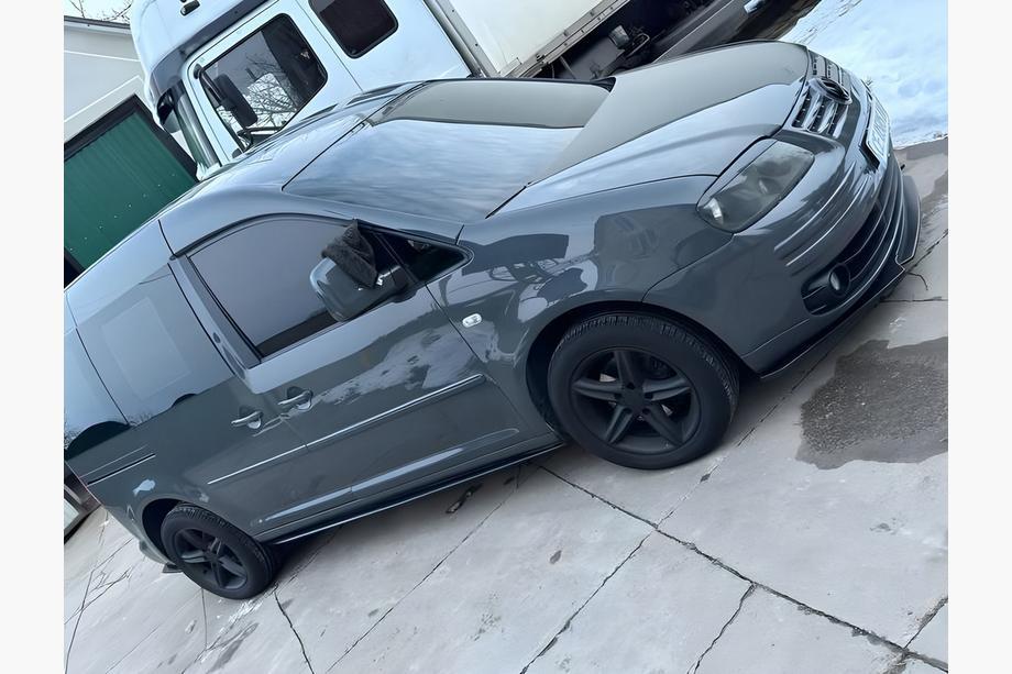Volkswagen Caddy 2004–2010 Boční prahy Performance (černé) Image