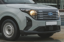 Ford Courier 2023– Nerezové lišty na masku chladiče fotografie 1