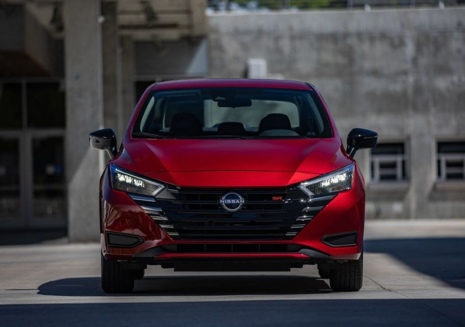 Modernizovaný Nissan Versa: stylový a dostupný sedan