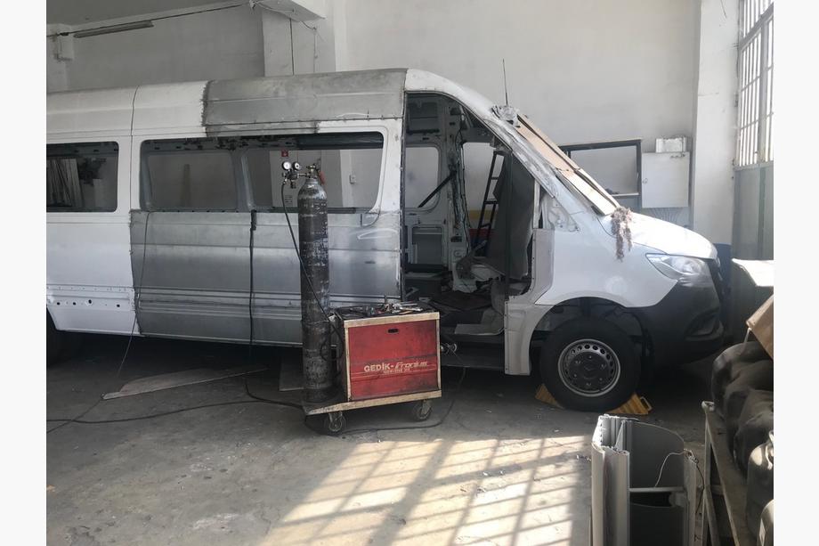 Mercedes Sprinter W906 2006–2018 Karosářská sada pro prodloužení vozidla Střední díl Image