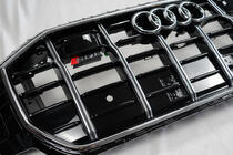 Audi Q8 2018– Přední maska chladiče SQ-Style (2018-2023, černá s chromem) fotografie 5