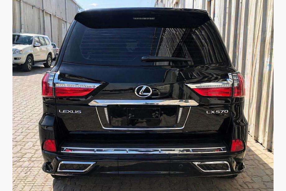 Lexus LX570/450d 2008–2022 Adaptér pro zadní světla z faceliftové sady GBT Fotografie 1