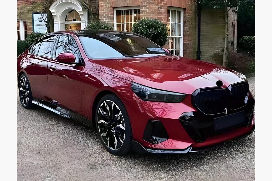 BMW řada 5/i5 G60/G60E/G61 2023– Sada bodykitu leskle černá (pro M-Sport) Image