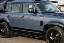 Land Rover Defender 2019– Sada dveřních lišt fotografie 1
