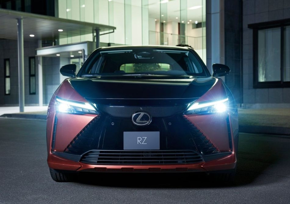 Recenze elektromobilu Lexus RZ