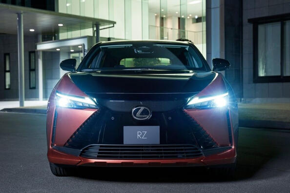 Recenze elektromobilu Lexus RZ