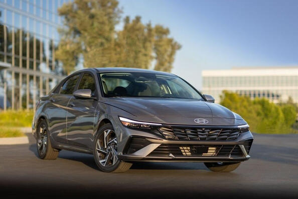 Recenze Hyundai Elantra 2023: facelift sedanu