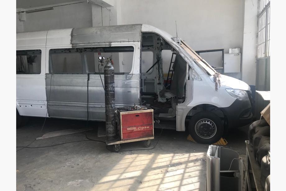 Mercedes Sprinter W907/W910 2018– Karosářská sada pro prodloužení vozidla Image