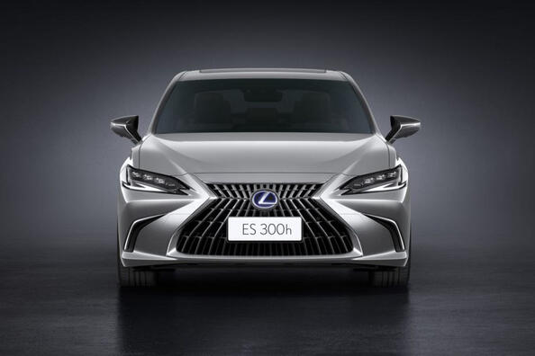 Modernizovaný Lexus ES: styl a komfort v každém detailu