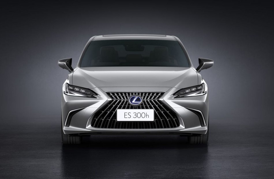 Modernizovaný Lexus ES: styl a komfort v každém detailu