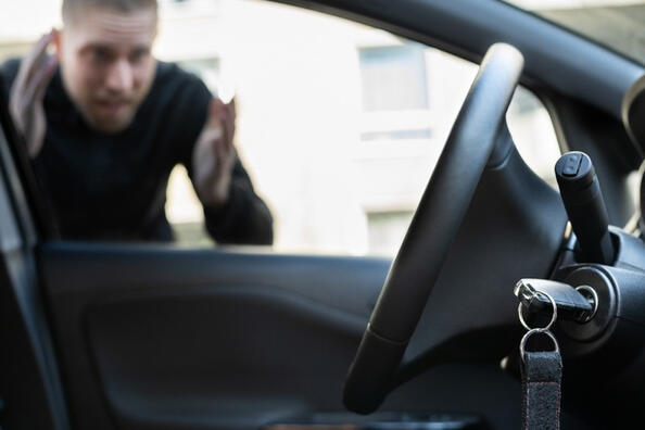 Jak otevřít auto při zablokovaných dveřích: tipy a doporučení