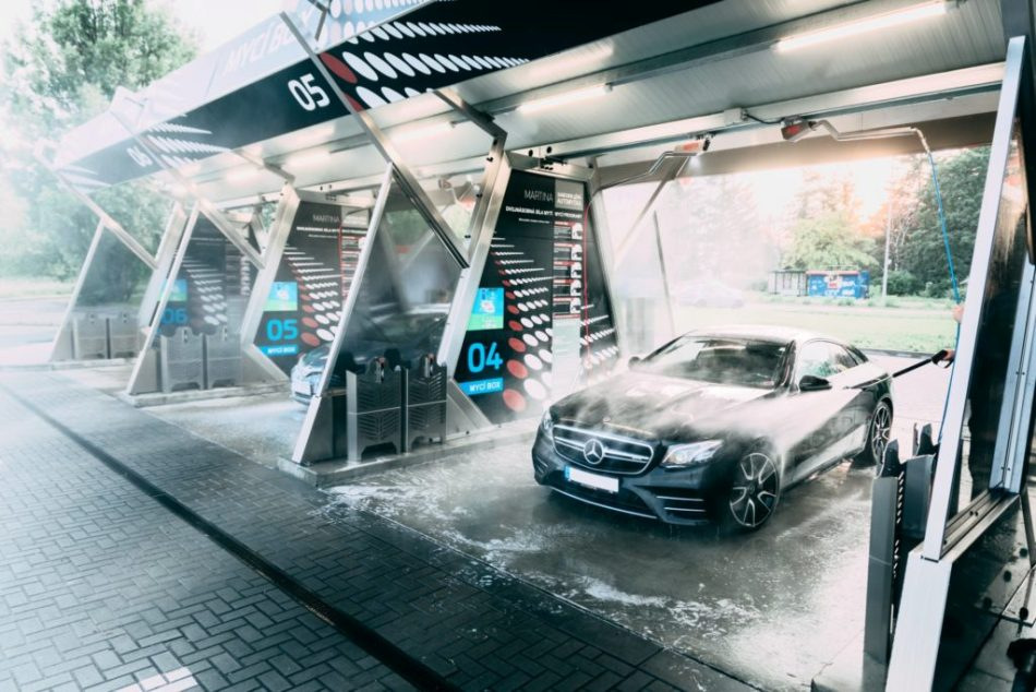 Jak správně umýt auto v samoobslužné myčce?