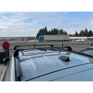 Příčníky na integrované střešní ližiny uzamykatelné na klíč Ecem V2 (2 ks) fotografie 2