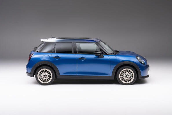 Recenze pětidveřového Mini Cooper 2024 Fotografie 3