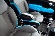 Fiat 500/500L 2013–2022 Loketní opěrka do držáku nápojů fotografie 1