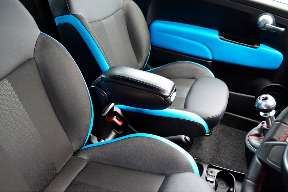 Fiat 500/500L 2013–2022 Loketní opěrka do držáku nápojů Image