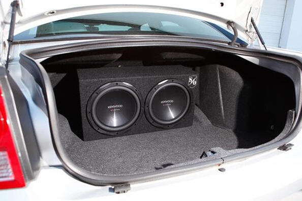 Jak vybrat dobrý subwoofer do auta: tipy pro milovníky hudby