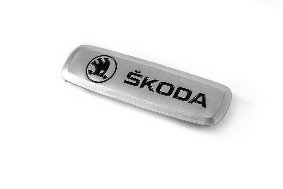 Skoda Hliníkový štítek na autokoberce (1 ks) Fotografie 1