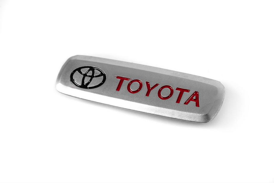 Toyota Hliníkový štítek na autokoberce (1 ks) Fotografie 1