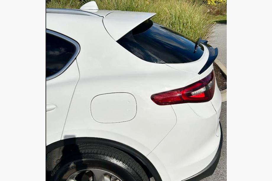 Alfa Romeo Stelvio 2016– Spodní spoiler V2 (2017-2023, suchý karbon) Image