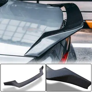 Spoiler V8 (pro sedan, karbon) fotografie 1