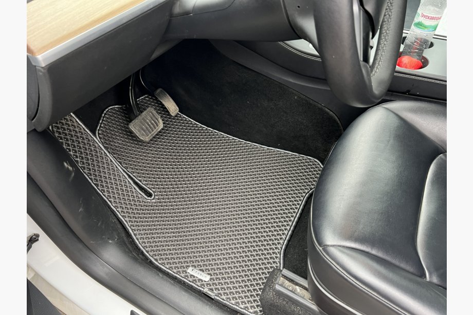 Tesla Model Y 2020– Autokoberce EVA (2020-2024, černé) Fotografie 6