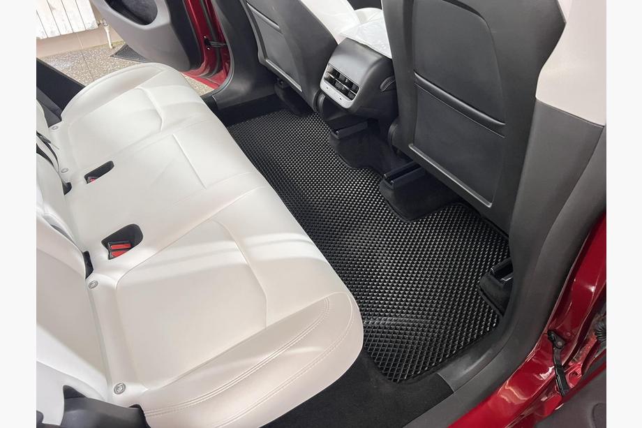 Tesla Model Y 2020– Autokoberce EVA (2020-2024, černé) Fotografie 3
