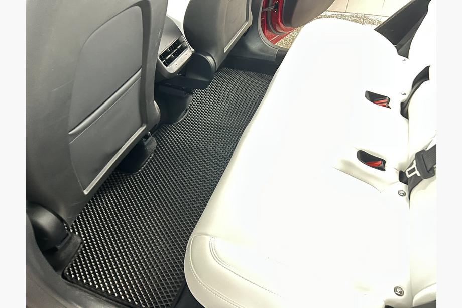Tesla Model Y 2020– Autokoberce EVA (2020-2024, černé) Fotografie 4