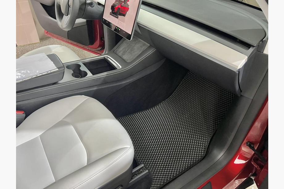 Tesla Model Y 2020– Autokoberce EVA (2020-2024, černé) Fotografie 2