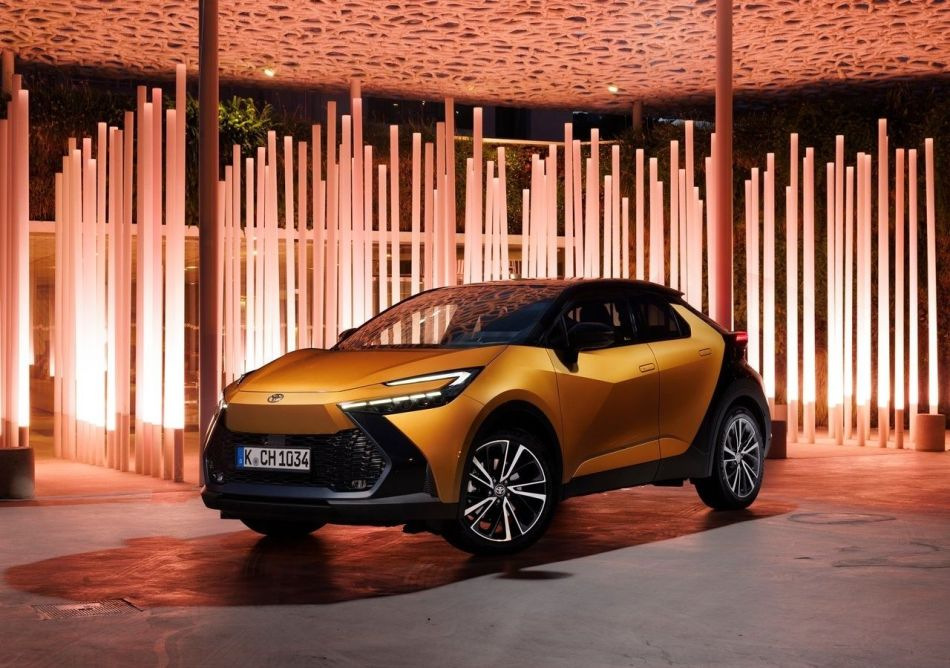 Recenze stylového hybridního crossoveru Toyota C-HR druhé generace