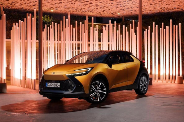 Recenze stylového hybridního crossoveru Toyota C-HR druhé generace