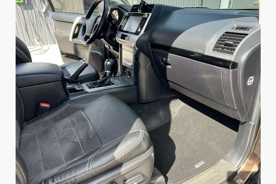 Toyota Land Cruiser Prado 150 2009–2023 Textilní koberce do interiéru Premium (černé) 5místné, 2009-2013 Fotografie 2