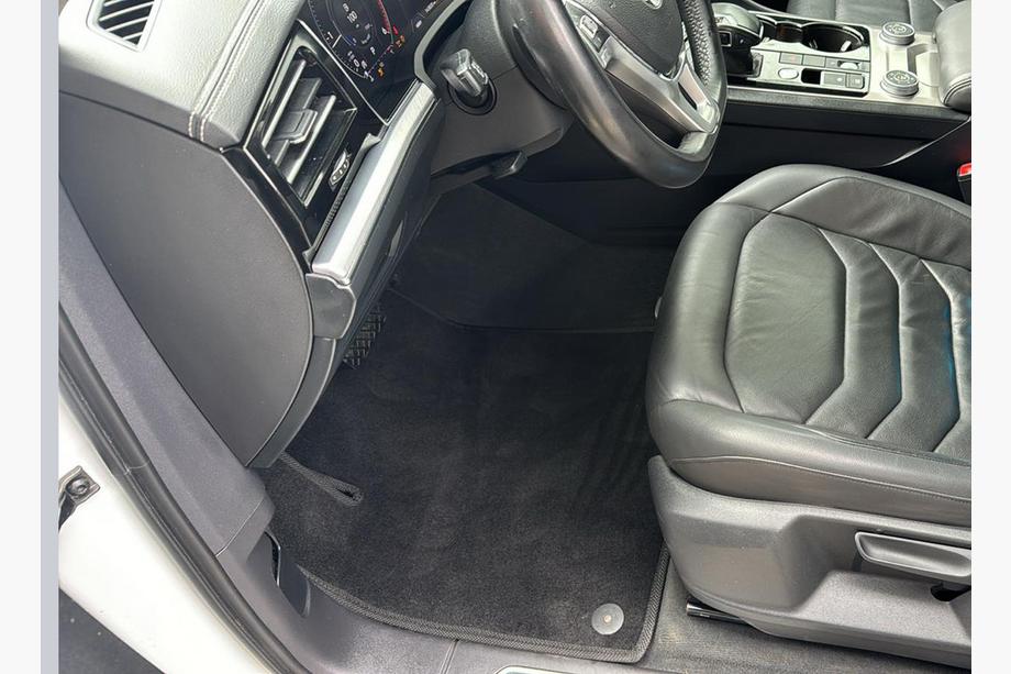 Volkswagen Touareg 2018– Textilní koberečky Premium (černé) Image