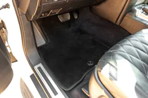 Toyota Land Cruiser 200 2007–2021 Textilní koberce do interiéru Premium V-2 (2012-2021, černé) fotografie 1