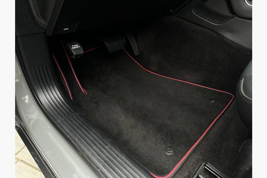 Dodge Challenger 2008–2023 Textilní autokoberce Premium (kupé, černé) Image