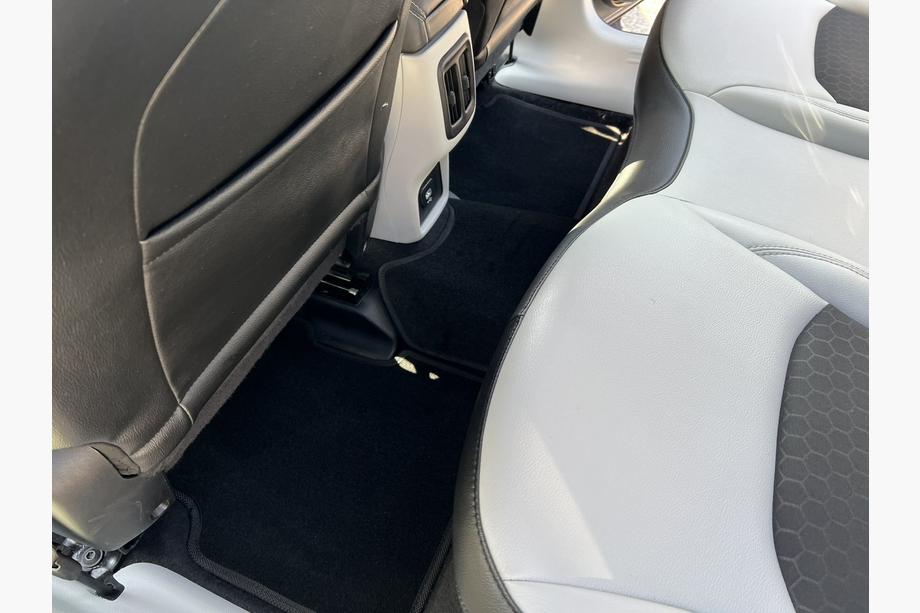 Tesla Model Y 2020– Textilní autokoberce Premium (2020-2024, černé) Fotografie 7