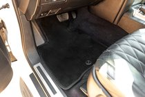 Toyota Land Cruiser 200 2007–2021 Textilní autokoberce Classic V-2 (2012-2021, černé) fotografie 1