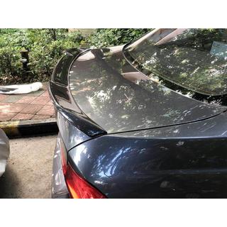 Spoiler ve stylu M4 (pro E90, karbon) BMW řady 3 E90/E91 2005–2011 fotografie 3