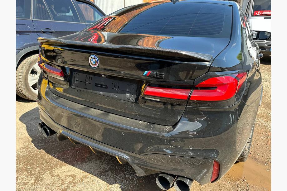 BMW řada 5 G30/G31 2017–2023 Spoiler V2 (pro G30/F90, karbon) Image