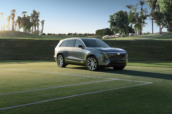 Test elektrického velkého crossoveru Cadillac Vistiq