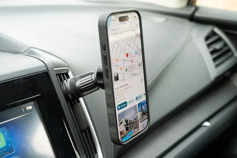 Jak vybrat ideální držák telefonu do auta?