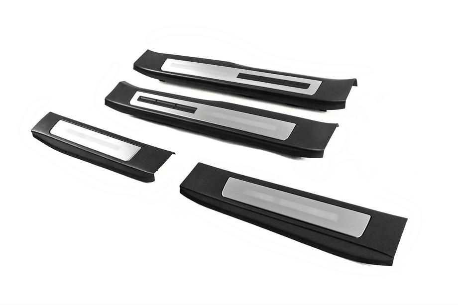 Toyota Land Cruiser 300 2021– Osvětlené prahové lišty (4 ks) Image