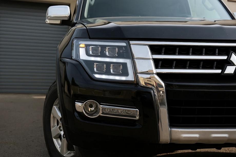 Mitsubishi Pajero Wagon IV 2006–2021 Přední LED světlomety (2 ks) Image