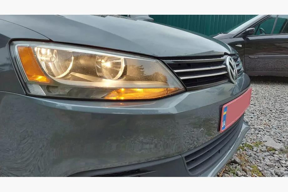 Volkswagen Jetta 2011–2018 Nerezové lišty na masku chladiče 2011-2014 (4 ks) Fotografie 4