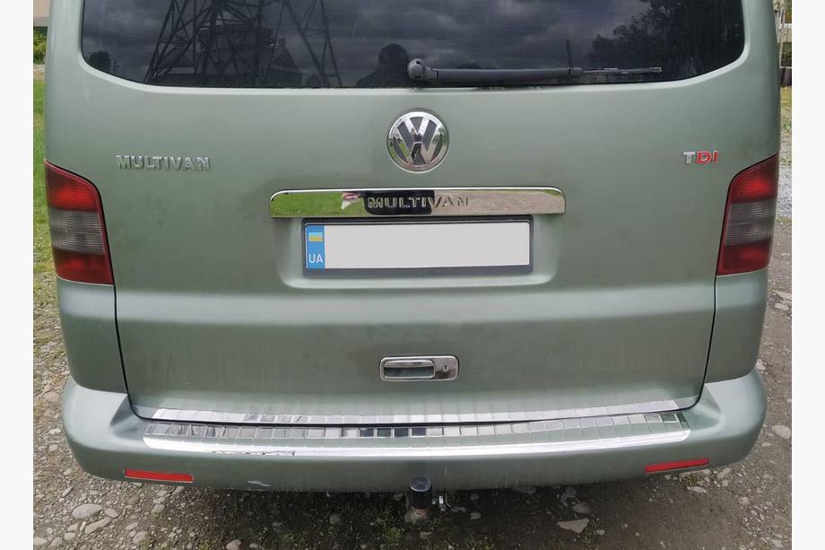Volkswagen T5 Multivan 2003–2010 Nerezová ochranná lišta na zadní nárazník s ohybem (Omsa) Černý chrom Image