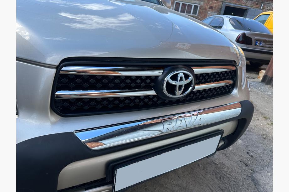Toyota Rav 4 2006–2013 Nerezové lišty na masku chladiče 2006-2010 (4 ks) Image