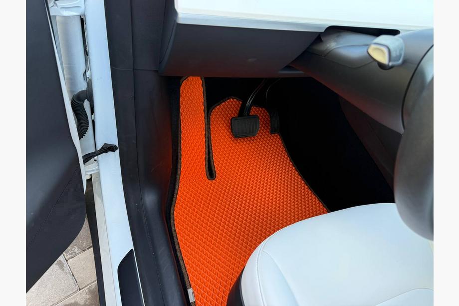 Tesla Model Y 2020– EVA autokoberce do interiéru (2020-2024, oranžové) Image