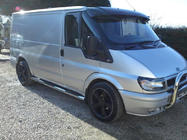 Ford Transit 2000–2014 Sluneční kšilt na čelní sklo (černý lesk, 5 mm) fotografie 12