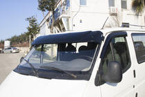 Ford Transit 1991–2000 Sluneční kšilt na čelní sklo (černý lesk, 5 mm) fotografie 3