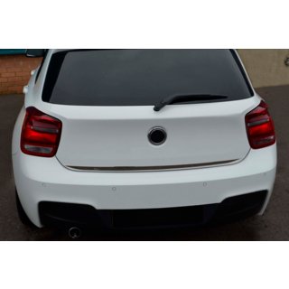 Nerezová lišta na hranu víka kufru BMW řada 1 F20/F21 2011–2019 fotografie 4